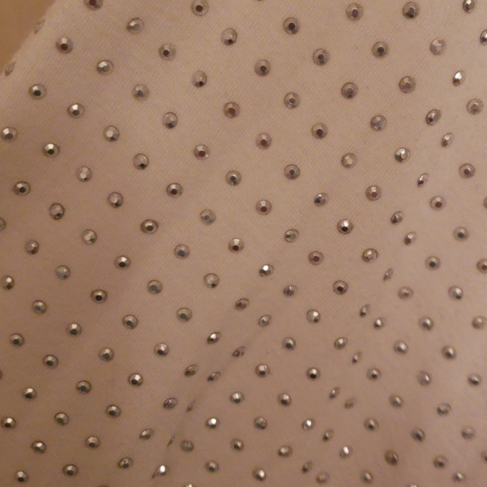 ❤COVER STITCHED top w/ silver studs/rhinestones - Picture 2 of 5